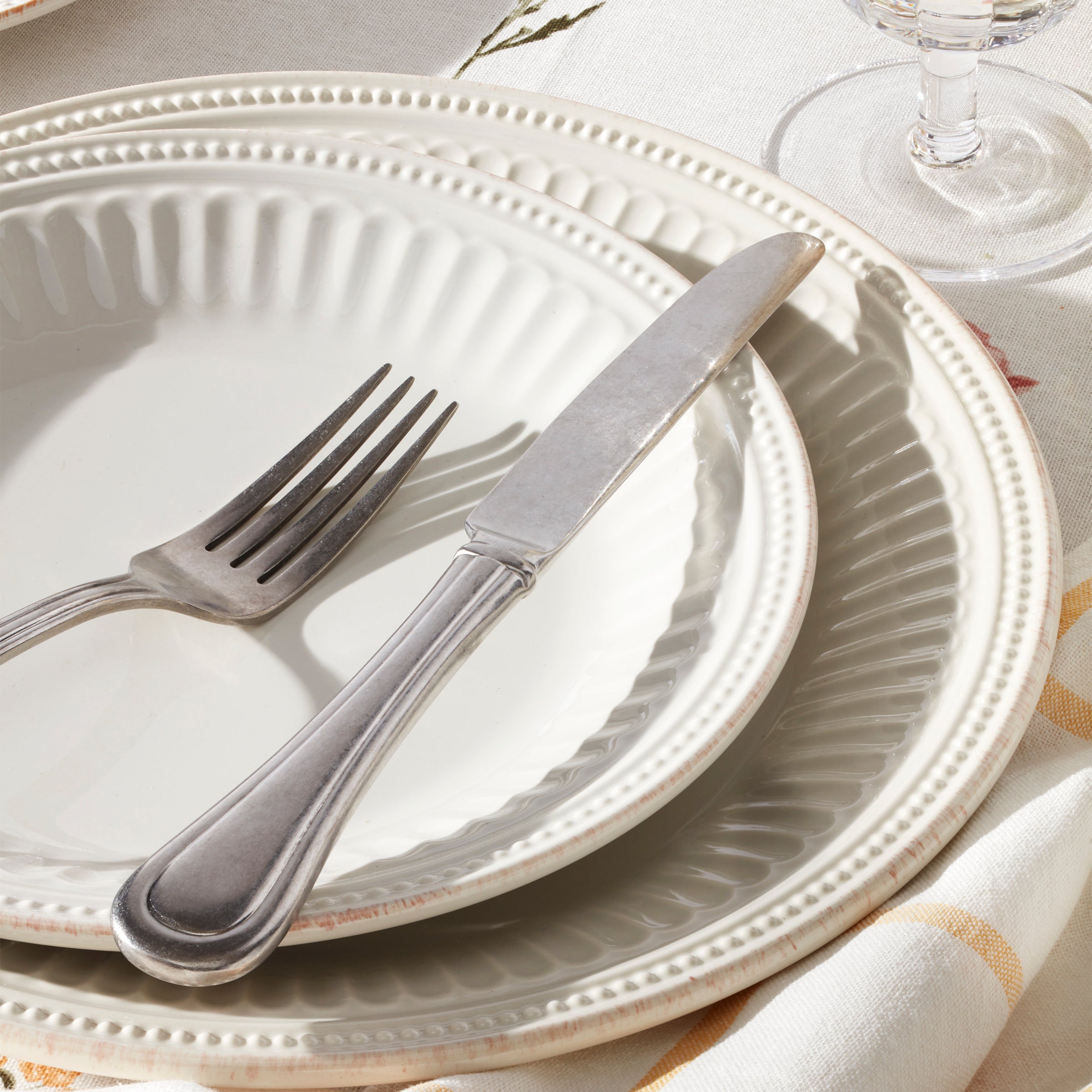 French Perle Groove 18-Piece Dinnerware Set